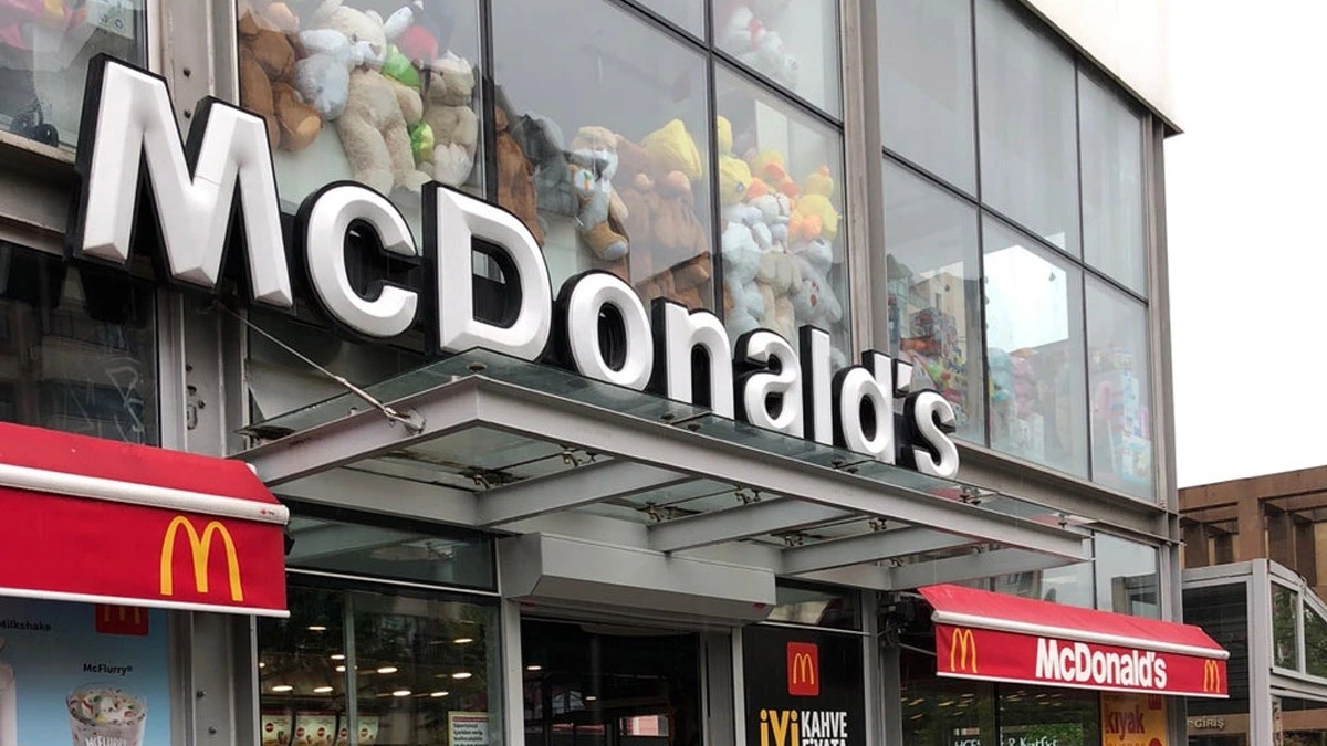 One Dead and Multiple Hospitalized in E. Coli Outbreak Linked to McDonald’s Quarter Pounders